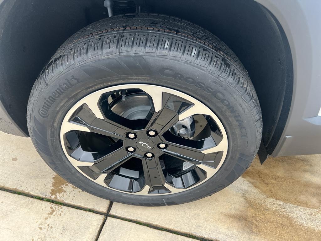 new 2026 Chevrolet Equinox car, priced at $36,090