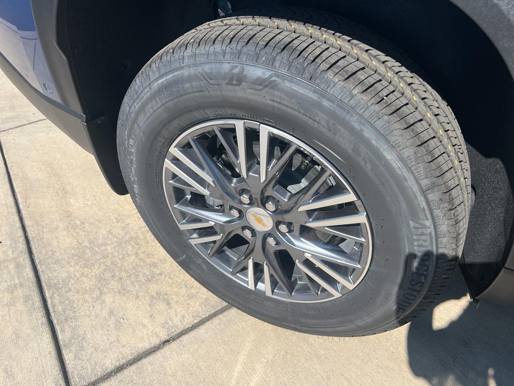 new 2025 Chevrolet Traverse car, priced at $47,472