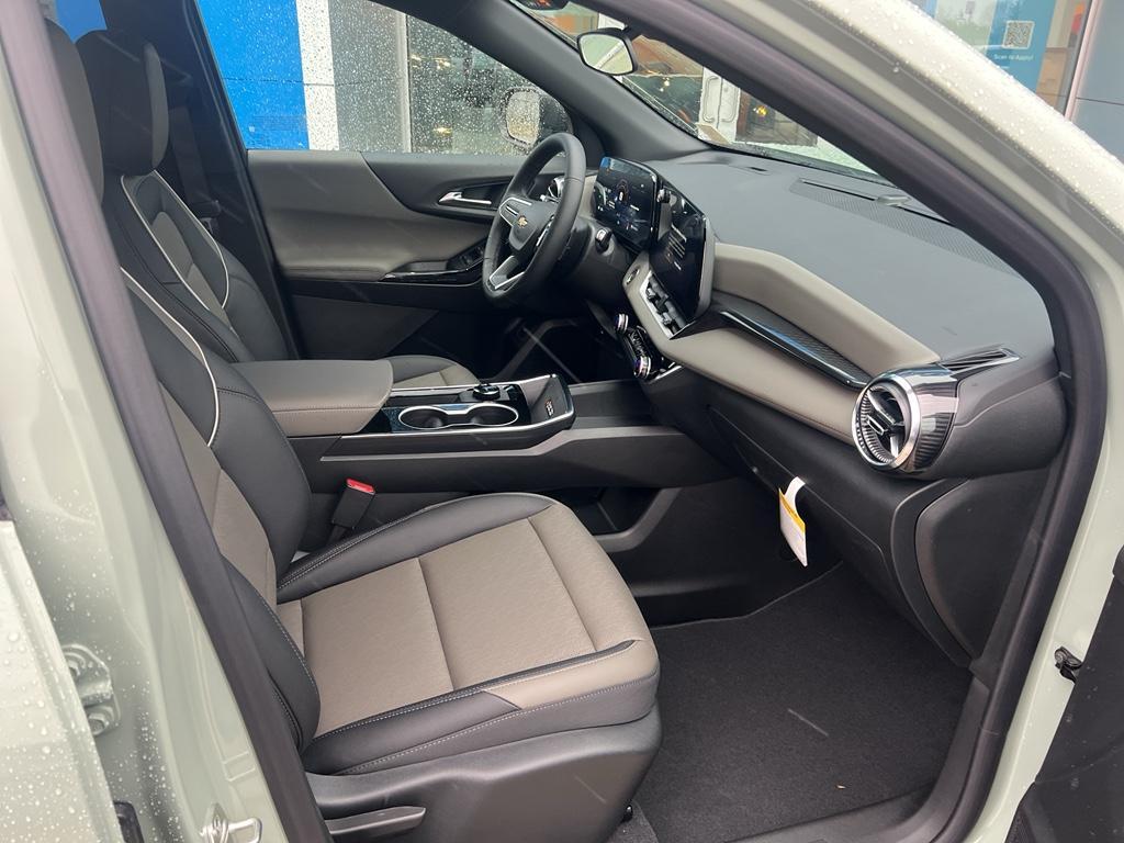 new 2026 Chevrolet Equinox car, priced at $32,545