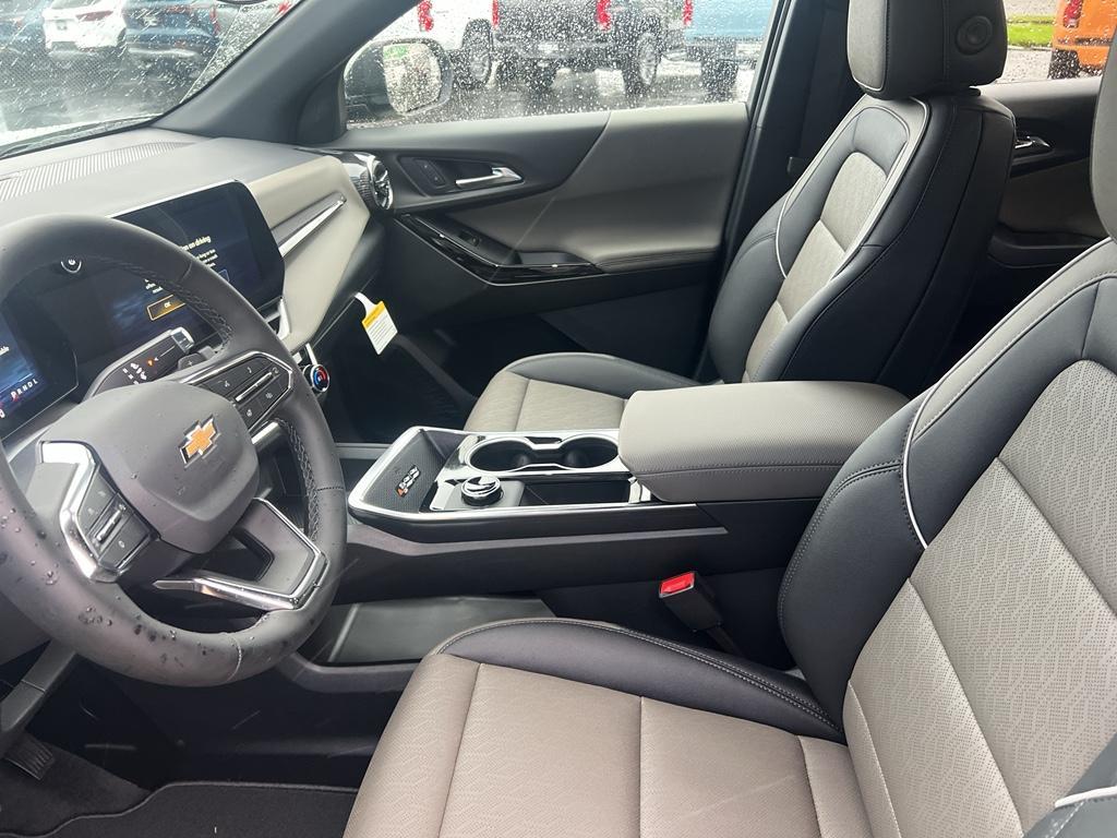 new 2026 Chevrolet Equinox car, priced at $32,545