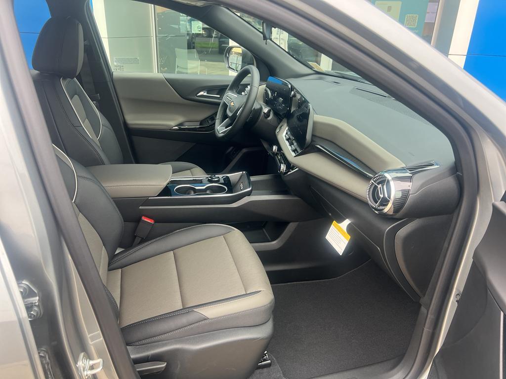 new 2026 Chevrolet Equinox car, priced at $32,545