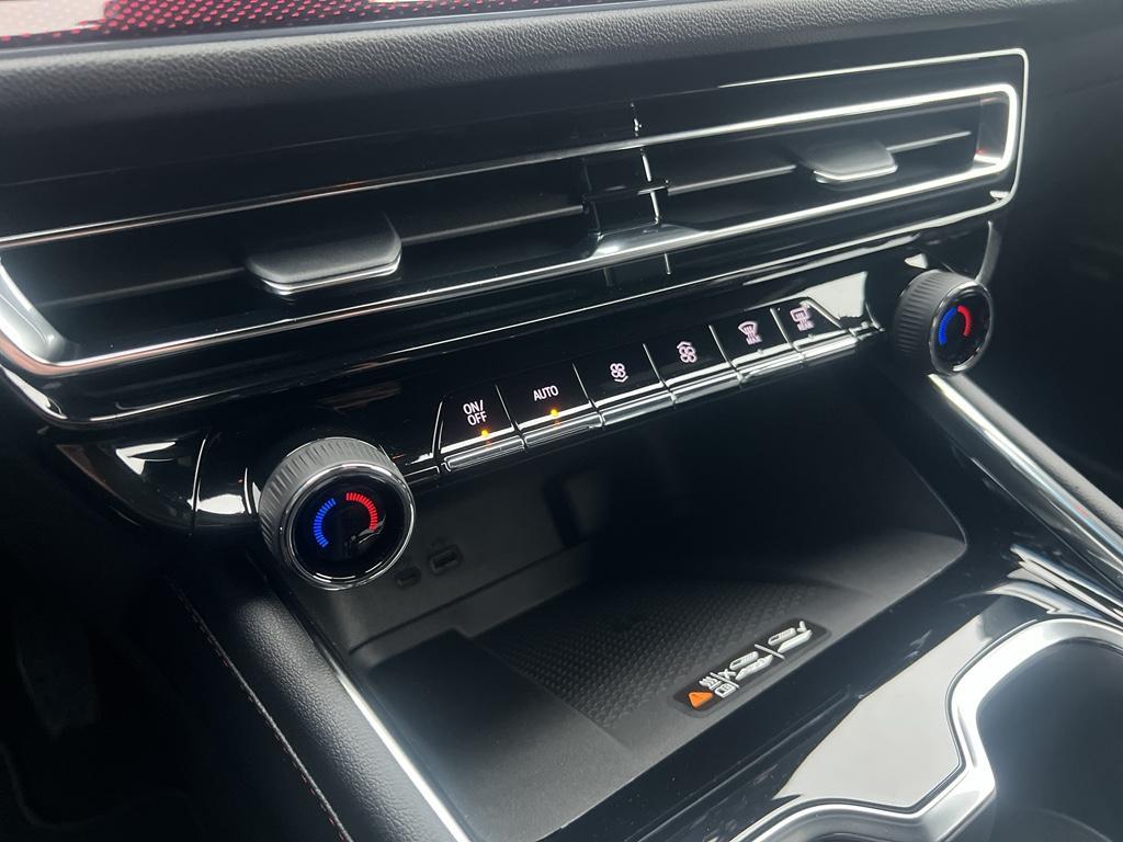 new 2026 Chevrolet Traverse car, priced at $57,470