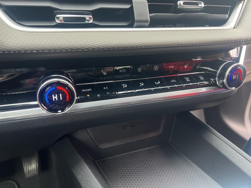 new 2026 Chevrolet Equinox car, priced at $36,085