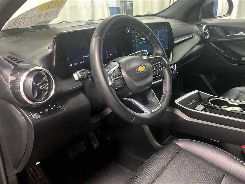 used 2025 Chevrolet Equinox car, priced at $25,288