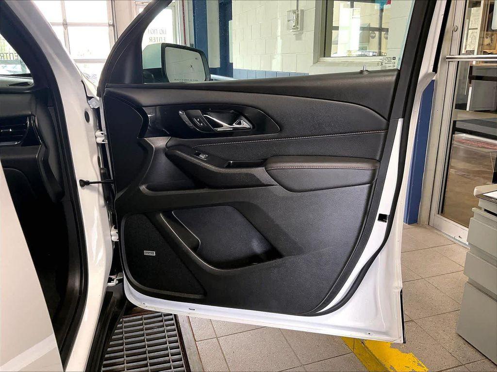 used 2023 Chevrolet Traverse car, priced at $36,507