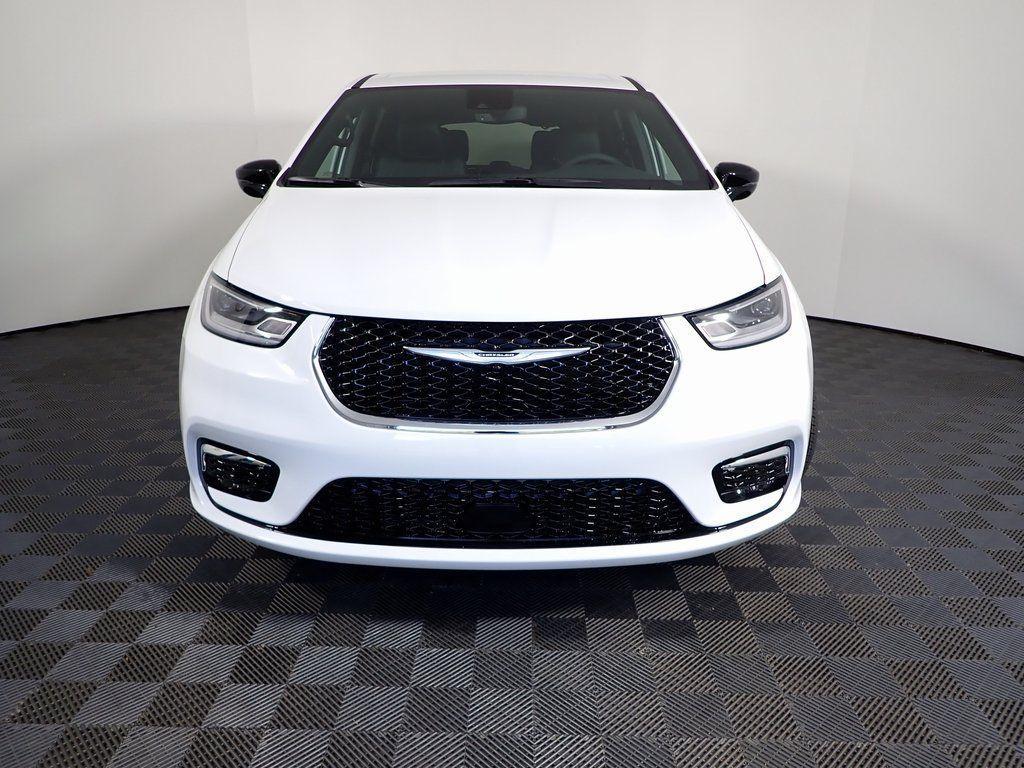 new 2026 Chrysler Pacifica car, priced at $41,640