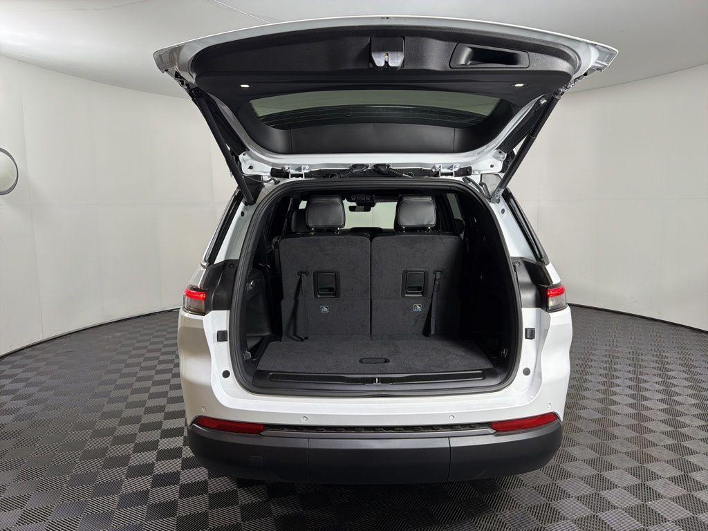 new 2026 Jeep Grand Cherokee L car, priced at $44,242