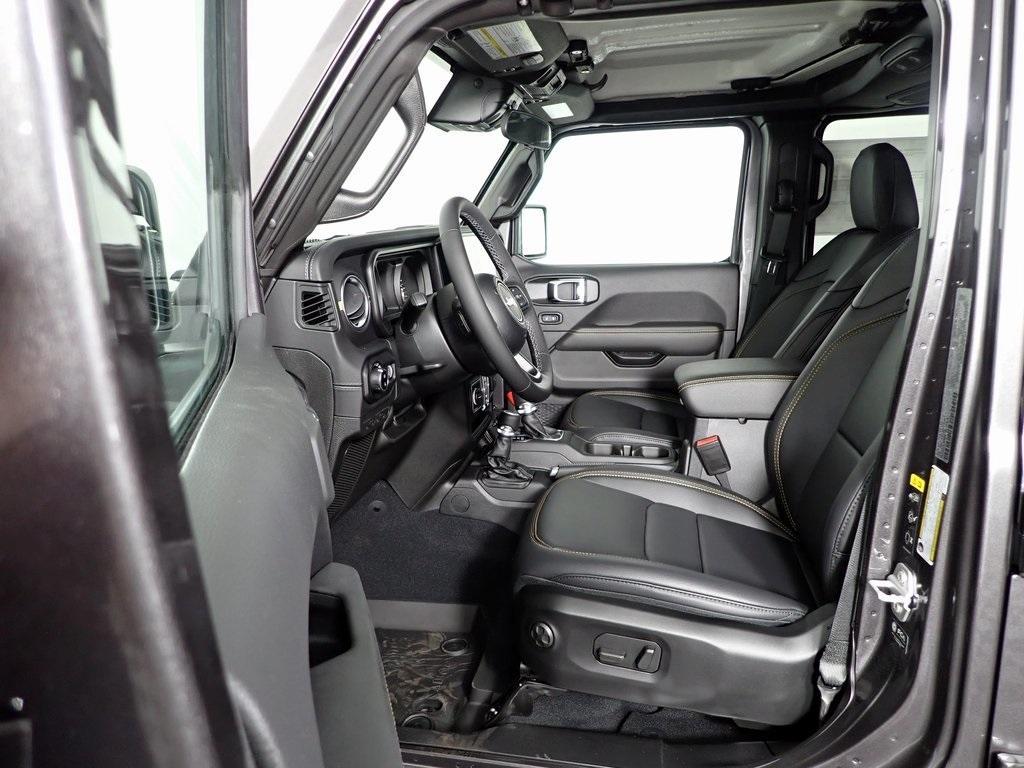 new 2025 Jeep Gladiator car, priced at $43,831