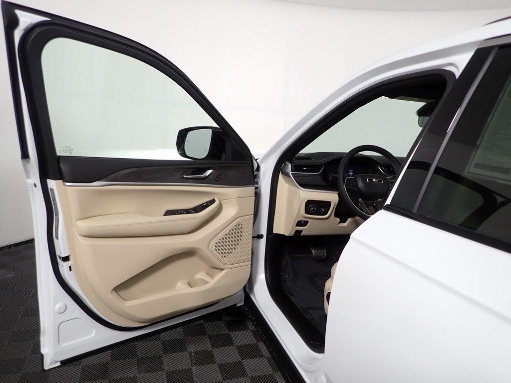 new 2025 Jeep Grand Cherokee car, priced at $40,206