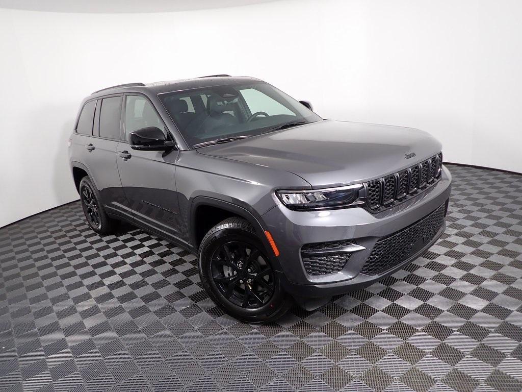 new 2025 Jeep Grand Cherokee car, priced at $42,000