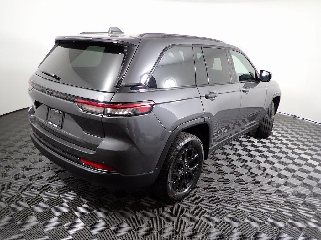 new 2025 Jeep Grand Cherokee car, priced at $42,000