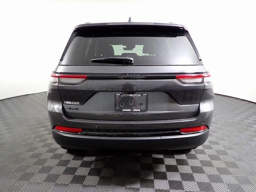 new 2025 Jeep Grand Cherokee car, priced at $42,000