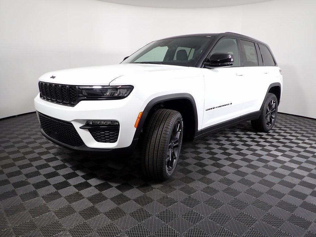 new 2025 Jeep Grand Cherokee car, priced at $48,217