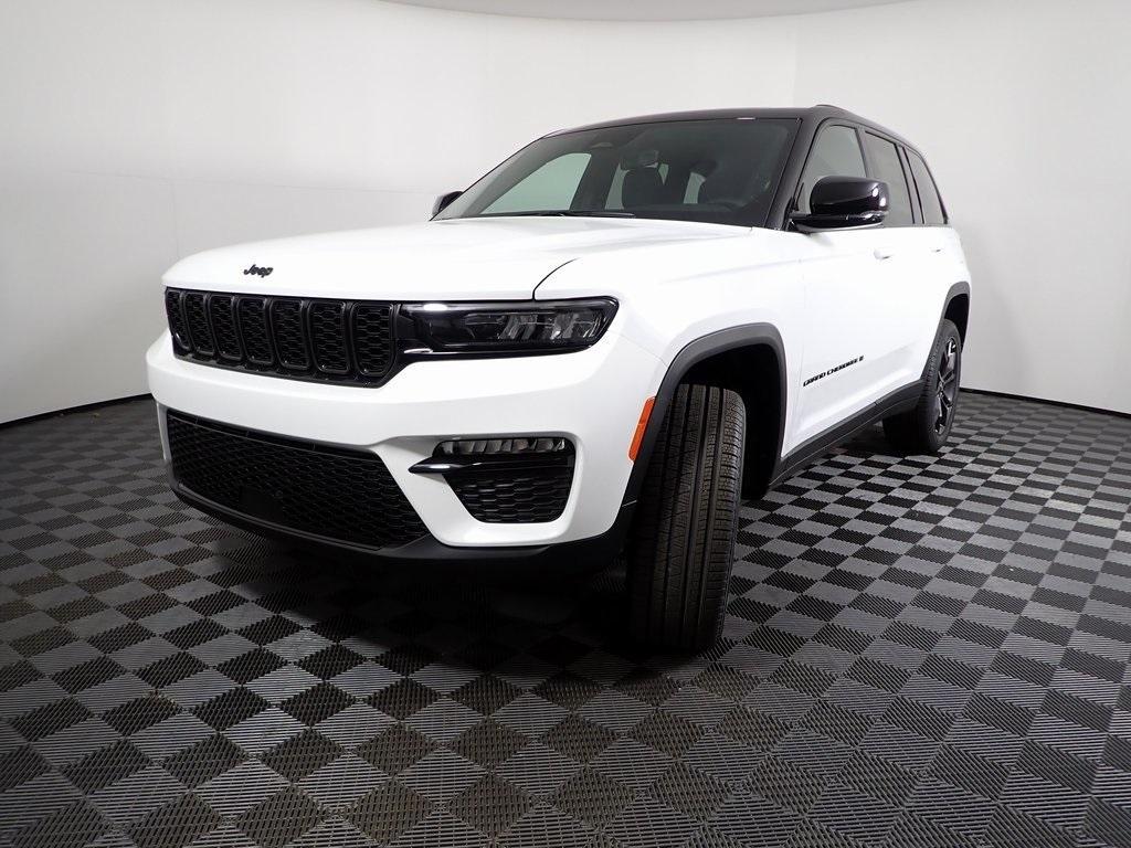 new 2025 Jeep Grand Cherokee car, priced at $48,217