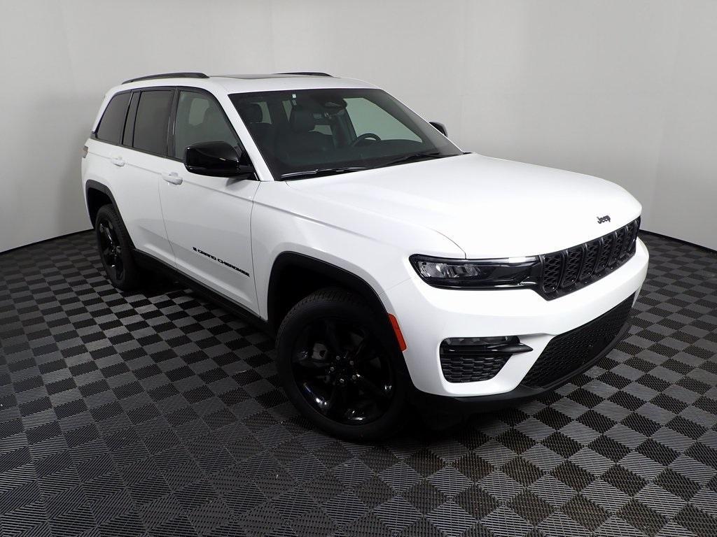 new 2025 Jeep Grand Cherokee car, priced at $46,000