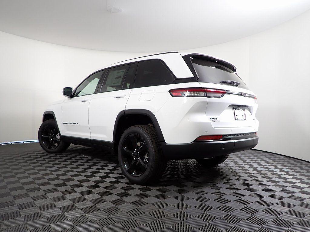 new 2025 Jeep Grand Cherokee car, priced at $44,172
