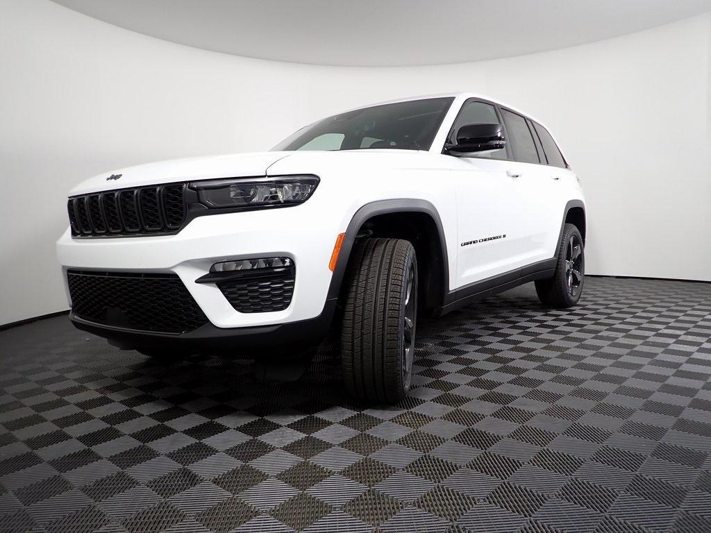 new 2025 Jeep Grand Cherokee car, priced at $46,000
