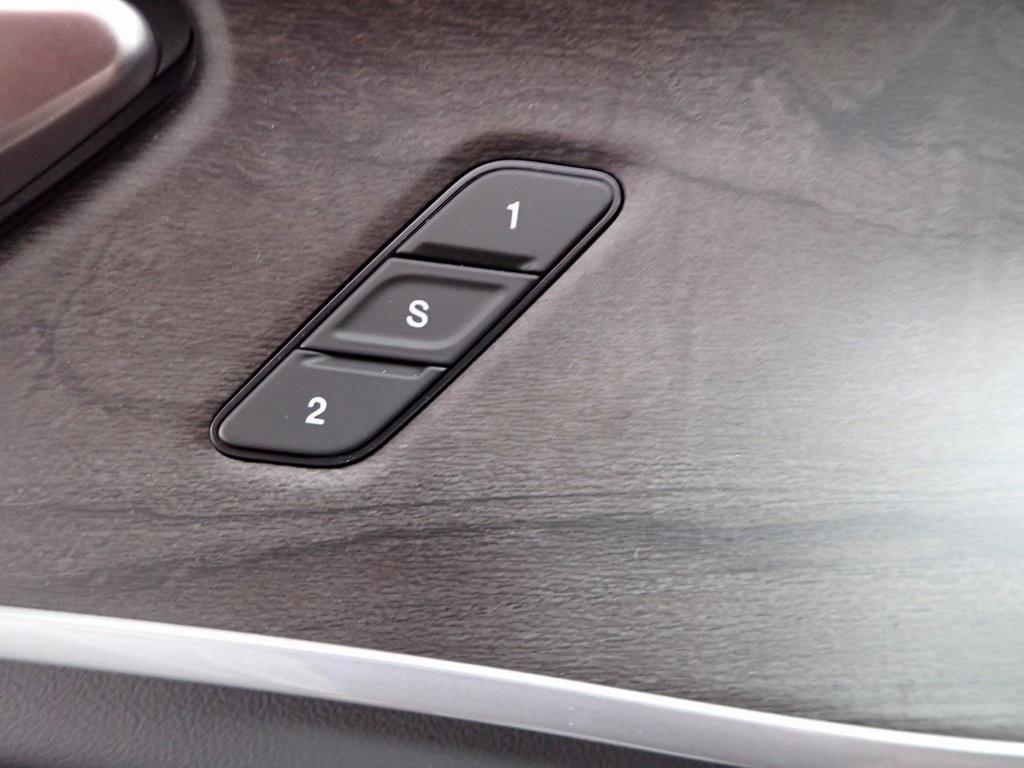 new 2025 Jeep Grand Cherokee car, priced at $46,000