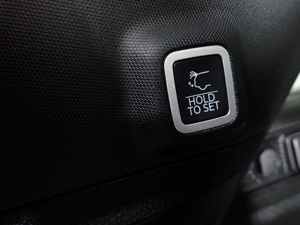 new 2025 Jeep Grand Cherokee car, priced at $46,000