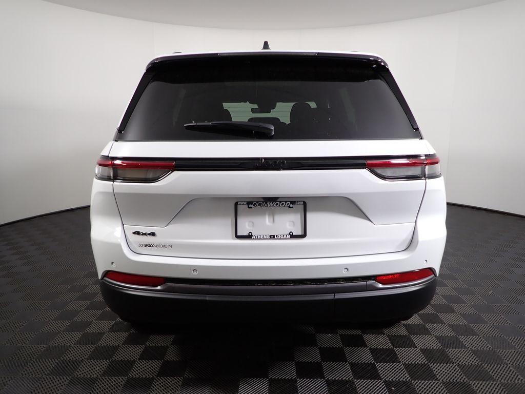 new 2026 Jeep Grand Cherokee car, priced at $43,123
