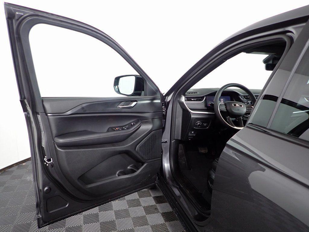 new 2025 Jeep Grand Cherokee L car, priced at $40,999