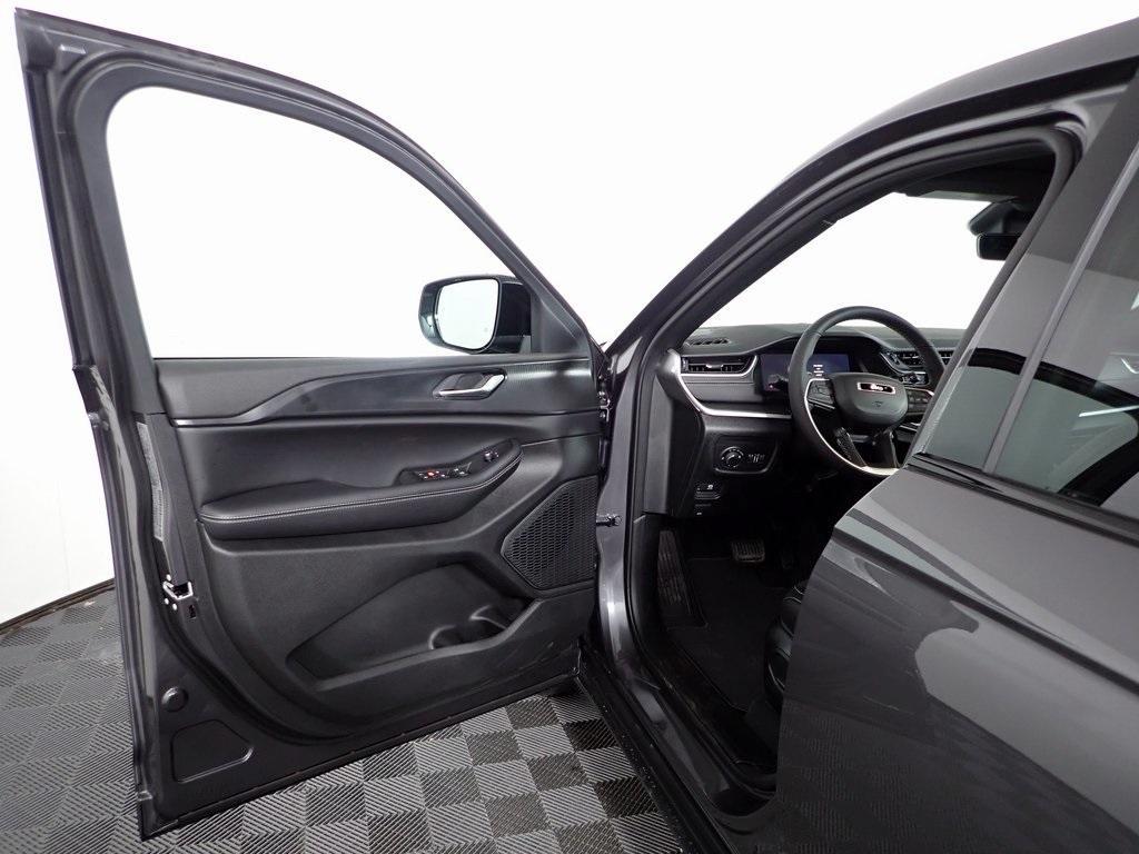 new 2025 Jeep Grand Cherokee L car, priced at $43,189