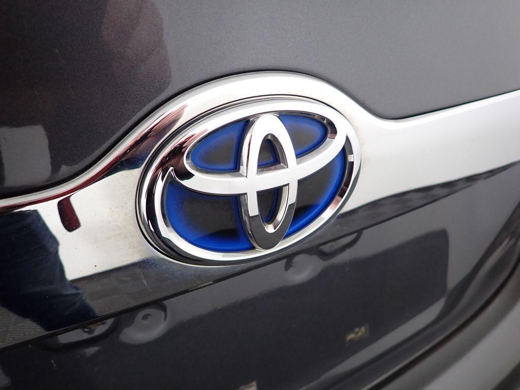 used 2012 Toyota Camry Hybrid car, priced at $5,884
