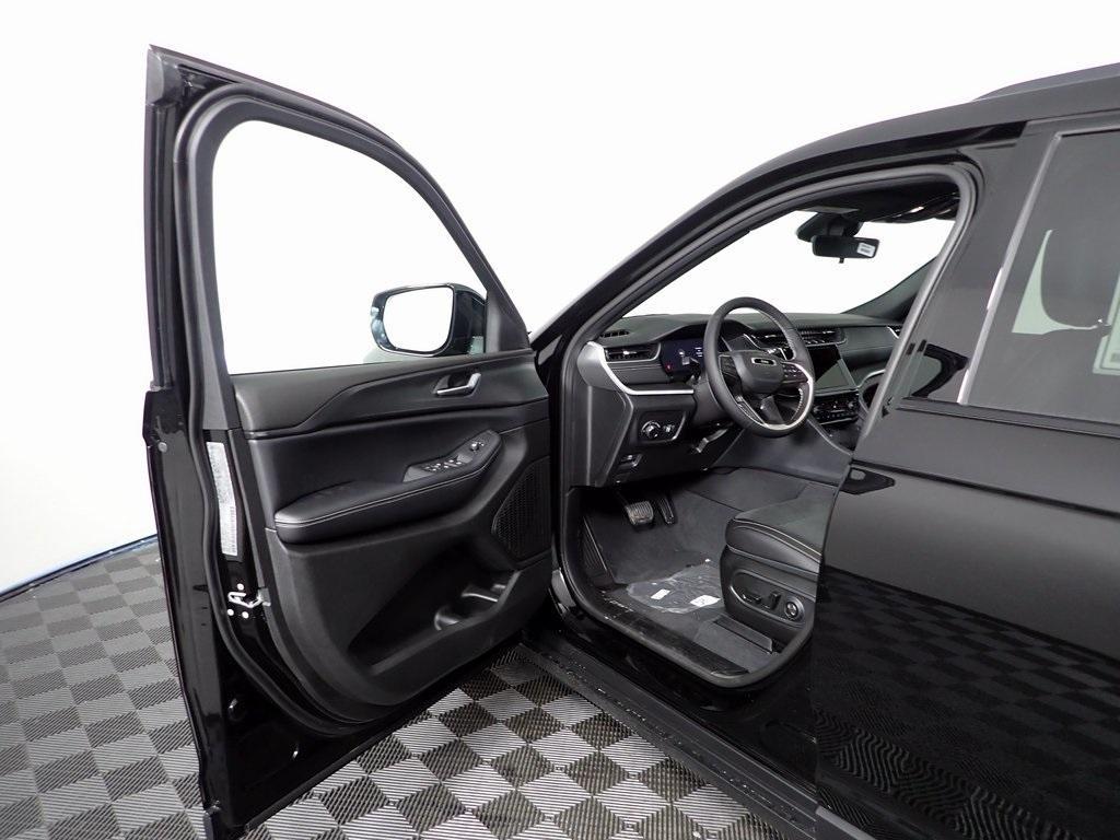 new 2025 Jeep Grand Cherokee L car, priced at $40,750