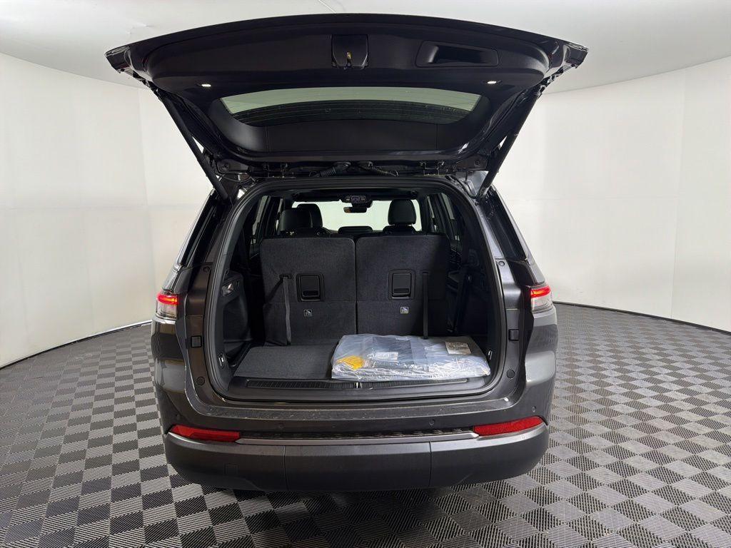 new 2026 Jeep Grand Cherokee L car, priced at $43,633