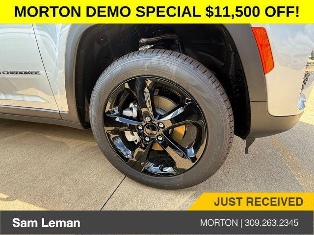 new 2025 Jeep Grand Cherokee car, priced at $42,230