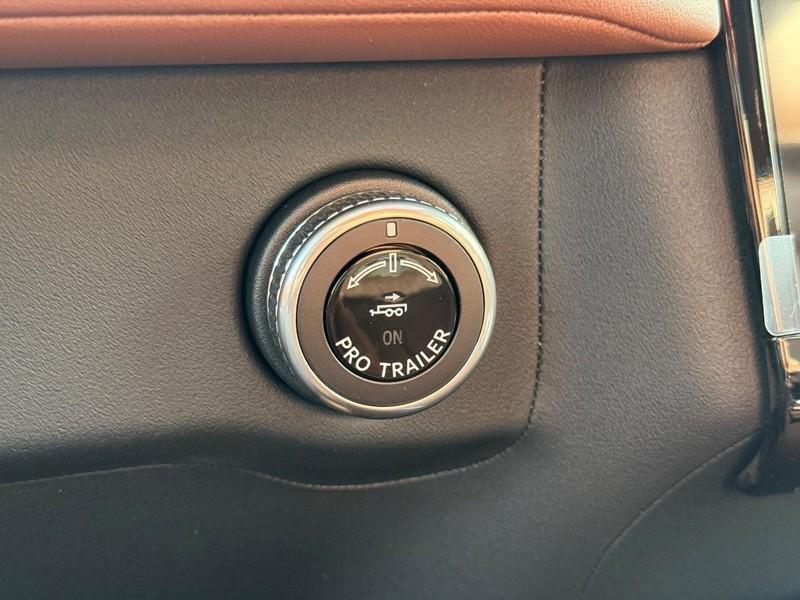 new 2025 Lincoln Navigator car, priced at $98,822