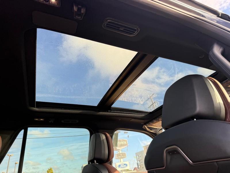 new 2025 Lincoln Navigator car, priced at $98,822