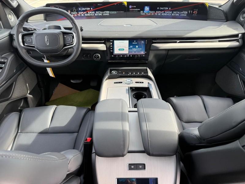 new 2025 Lincoln Navigator car, priced at $103,570