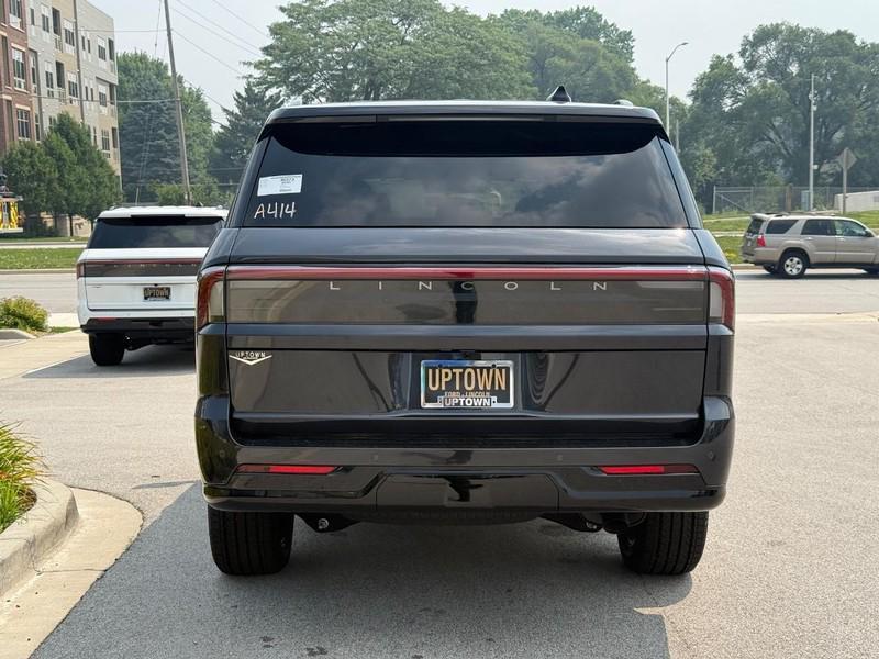 new 2025 Lincoln Navigator car, priced at $102,182