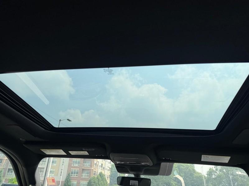 new 2025 Lincoln Navigator car, priced at $102,182