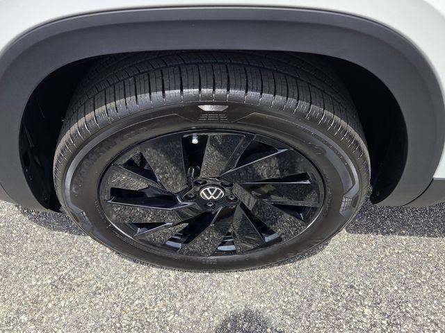 new 2026 Volkswagen Atlas car, priced at $43,872
