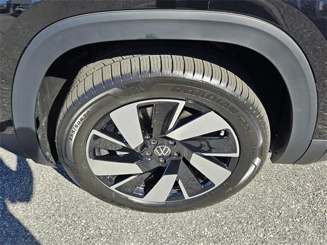 new 2026 Volkswagen Atlas Cross Sport car, priced at $43,746