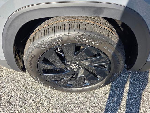 new 2026 Volkswagen Atlas car, priced at $43,809
