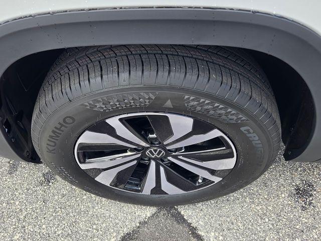 new 2026 Volkswagen Atlas car, priced at $37,384