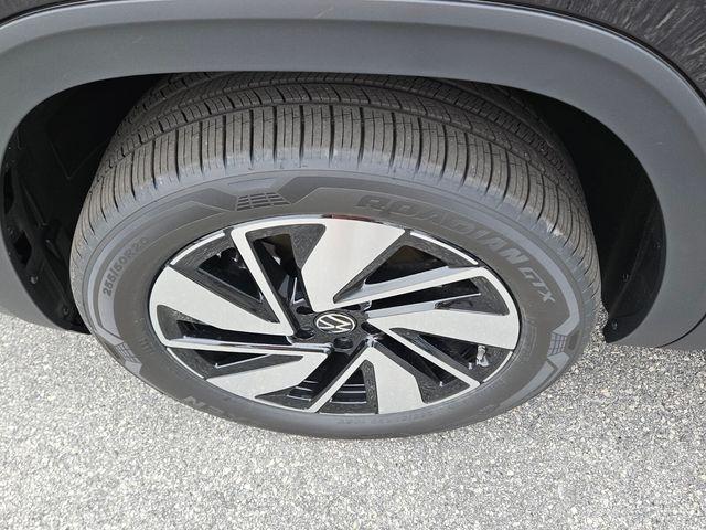new 2026 Volkswagen Atlas car, priced at $42,302