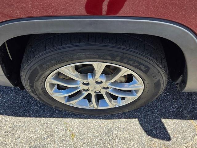 used 2019 Jeep Cherokee car, priced at $15,277