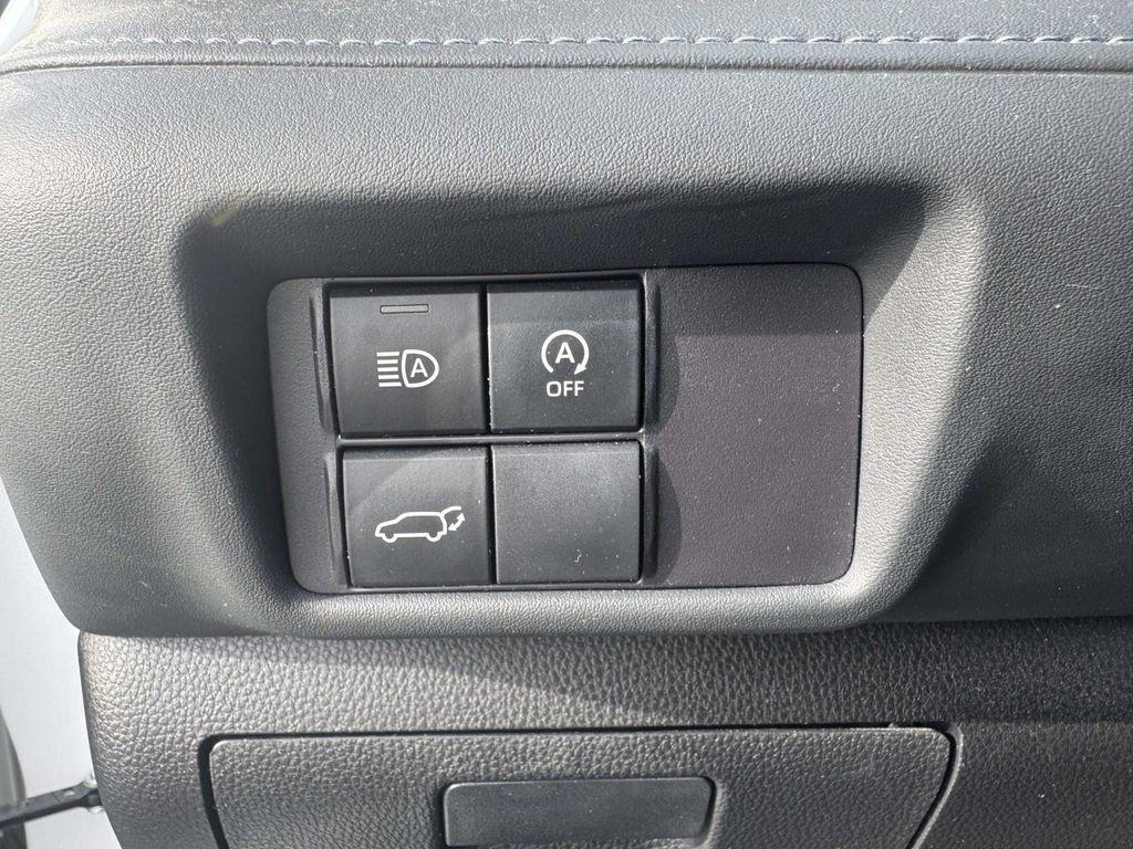 used 2023 Toyota Highlander car, priced at $35,588