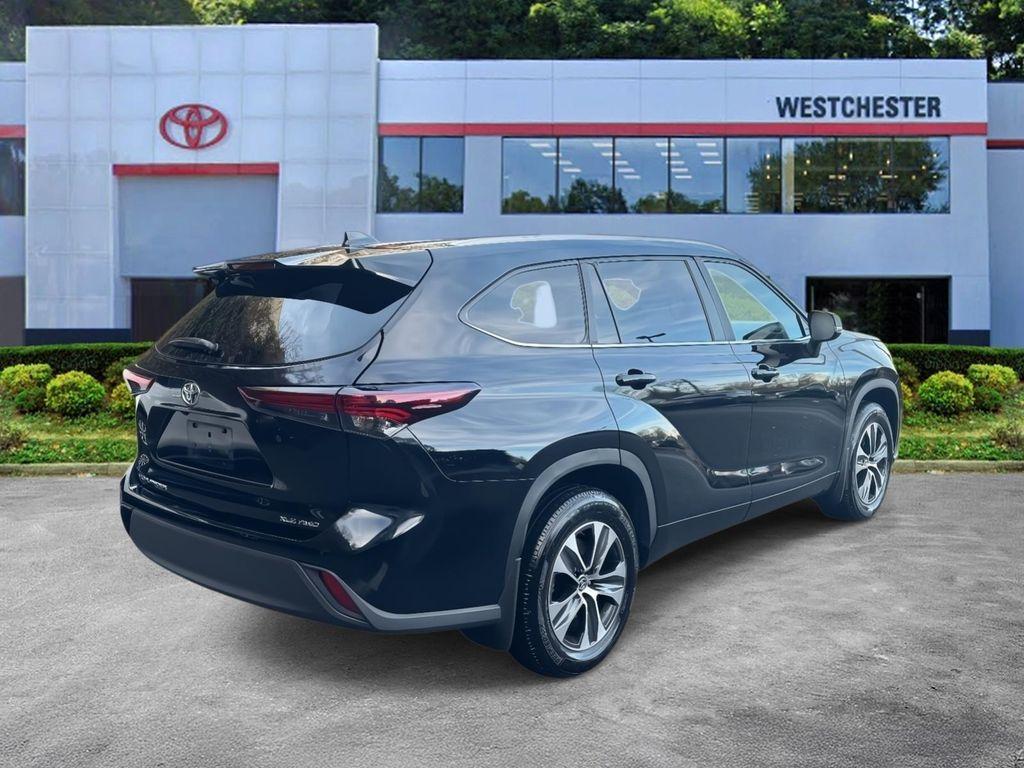 used 2025 Toyota Highlander car, priced at $35,988