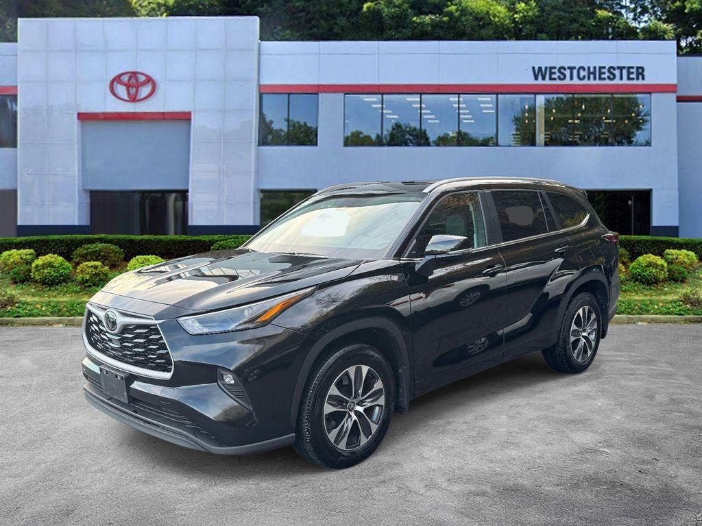 used 2025 Toyota Highlander car, priced at $36,888