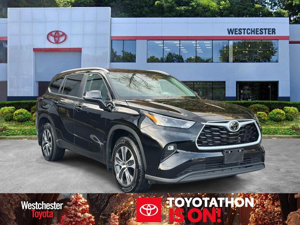 used 2025 Toyota Highlander car, priced at $36,888