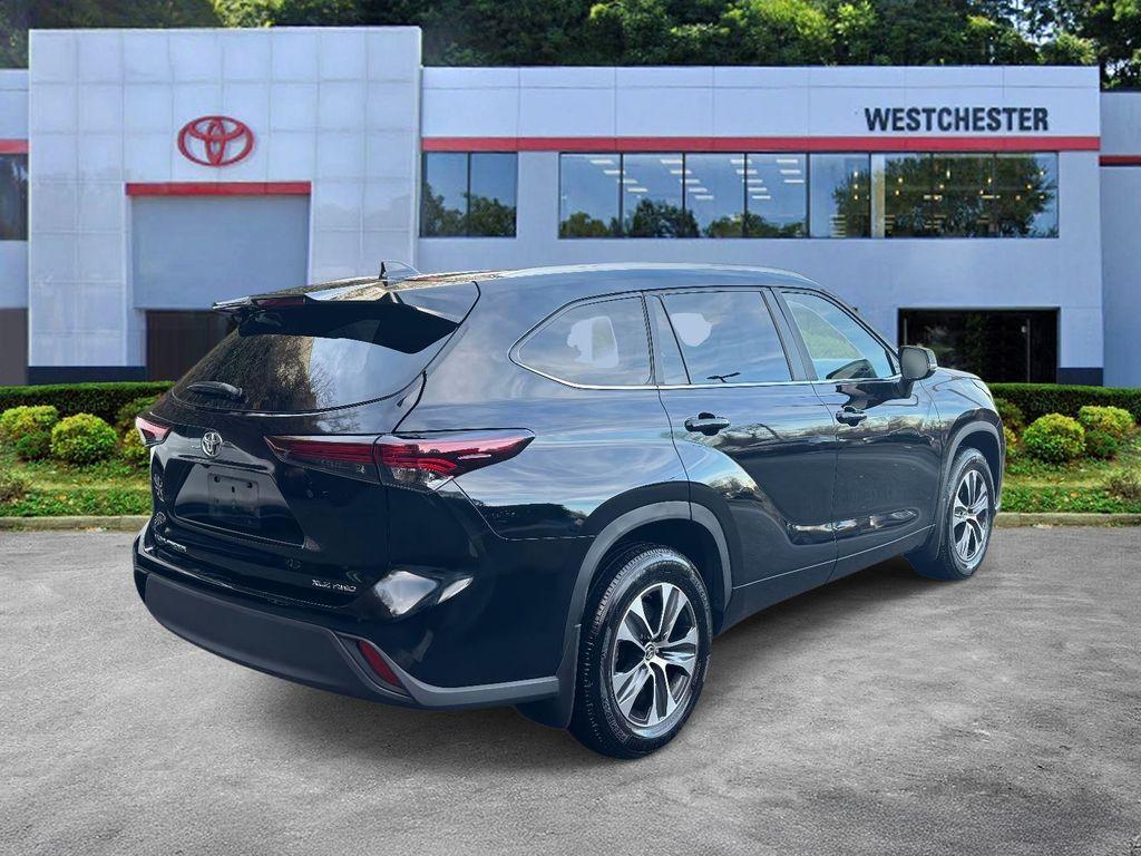 used 2025 Toyota Highlander car, priced at $35,988