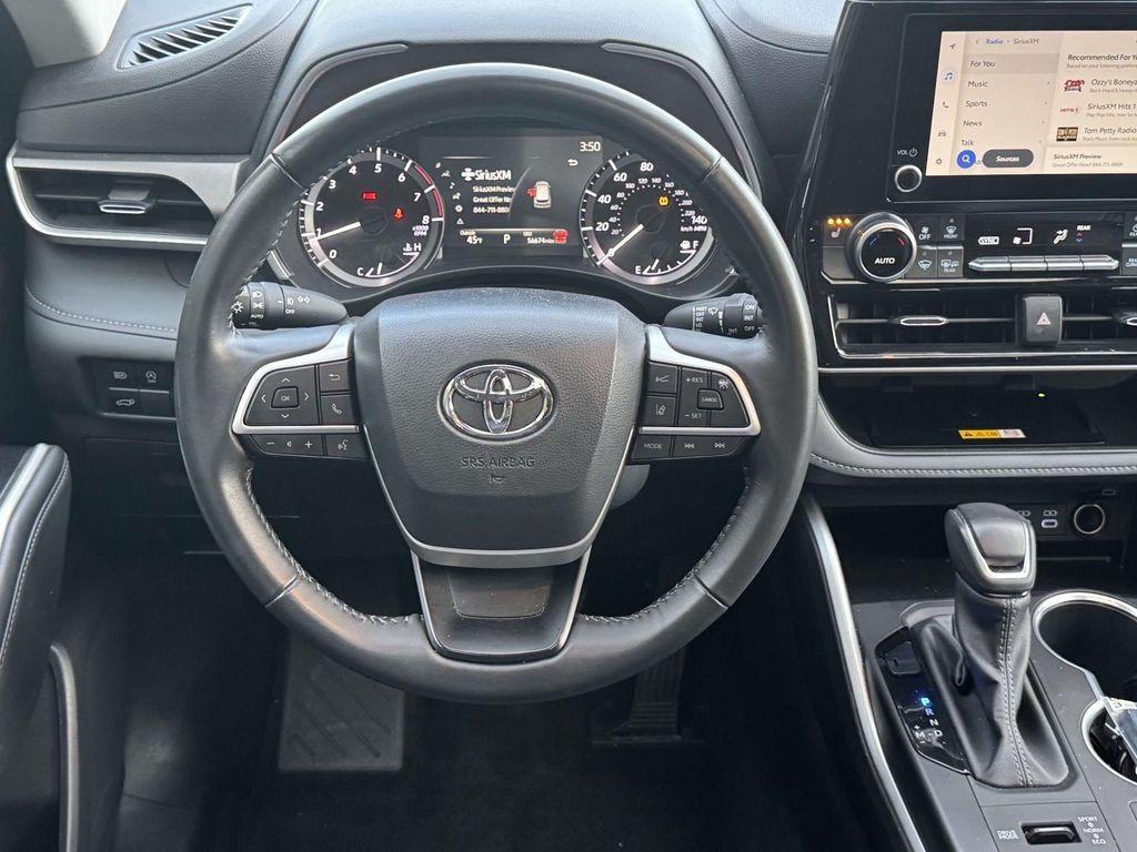 used 2025 Toyota Highlander car, priced at $35,988