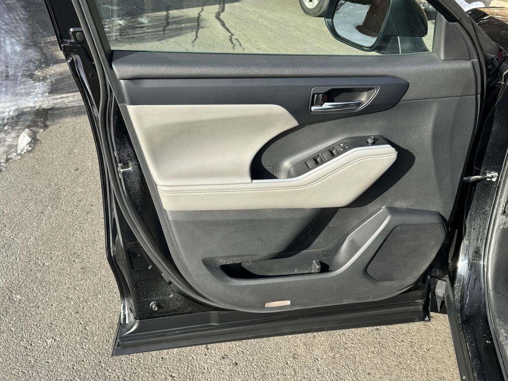 used 2022 Toyota Highlander car, priced at $34,988