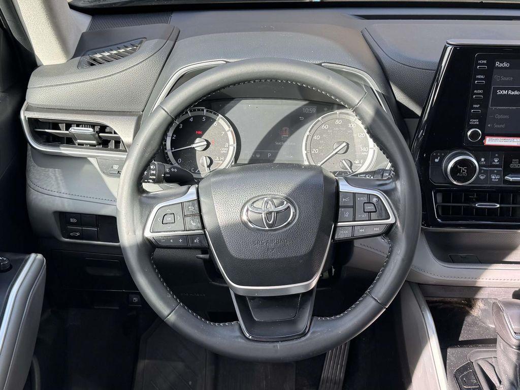 used 2022 Toyota Highlander car, priced at $34,988