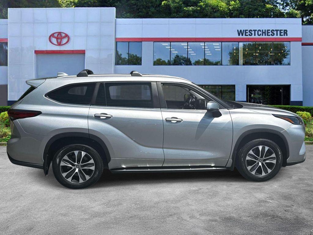 used 2023 Toyota Highlander car, priced at $37,163